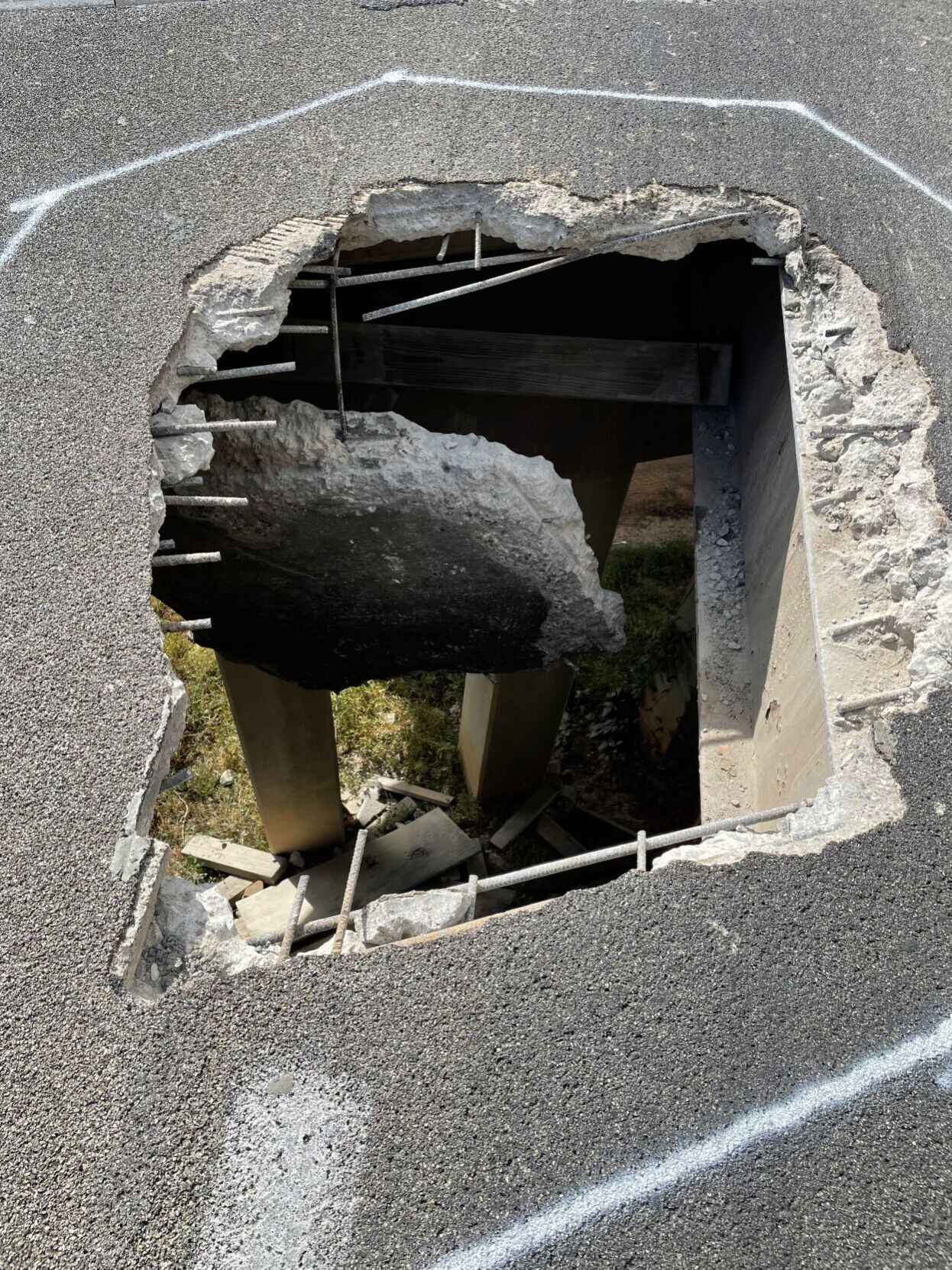pothole 2.jpg